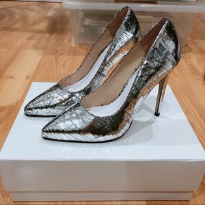 Jennie Ellen Silver Shattered Leather Pumps Sz 36